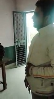 गणतंत्र दिवस के मौके पर अलीगढ़ में एक टीचर ने राष्ट्रगान गाने से किया इनकार, वीडियो वायरल #RepublicDay2023 #aligarh #NationalAnthem