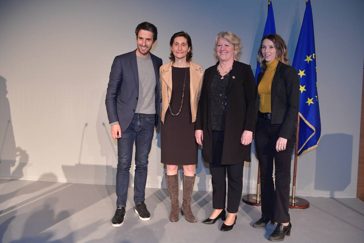 Hier soir, j’ai formé 3 vœux pour le sport 🇫🇷 : - Un vœu de réussite. - Un vœu de confiance. - Un vœu de croissance. L’année 2023 sera intense. Elle doit nous permettre de nous positionner au mieux pour 2024, avec la perspective des Jeux et le sport comme grande cause nationale !