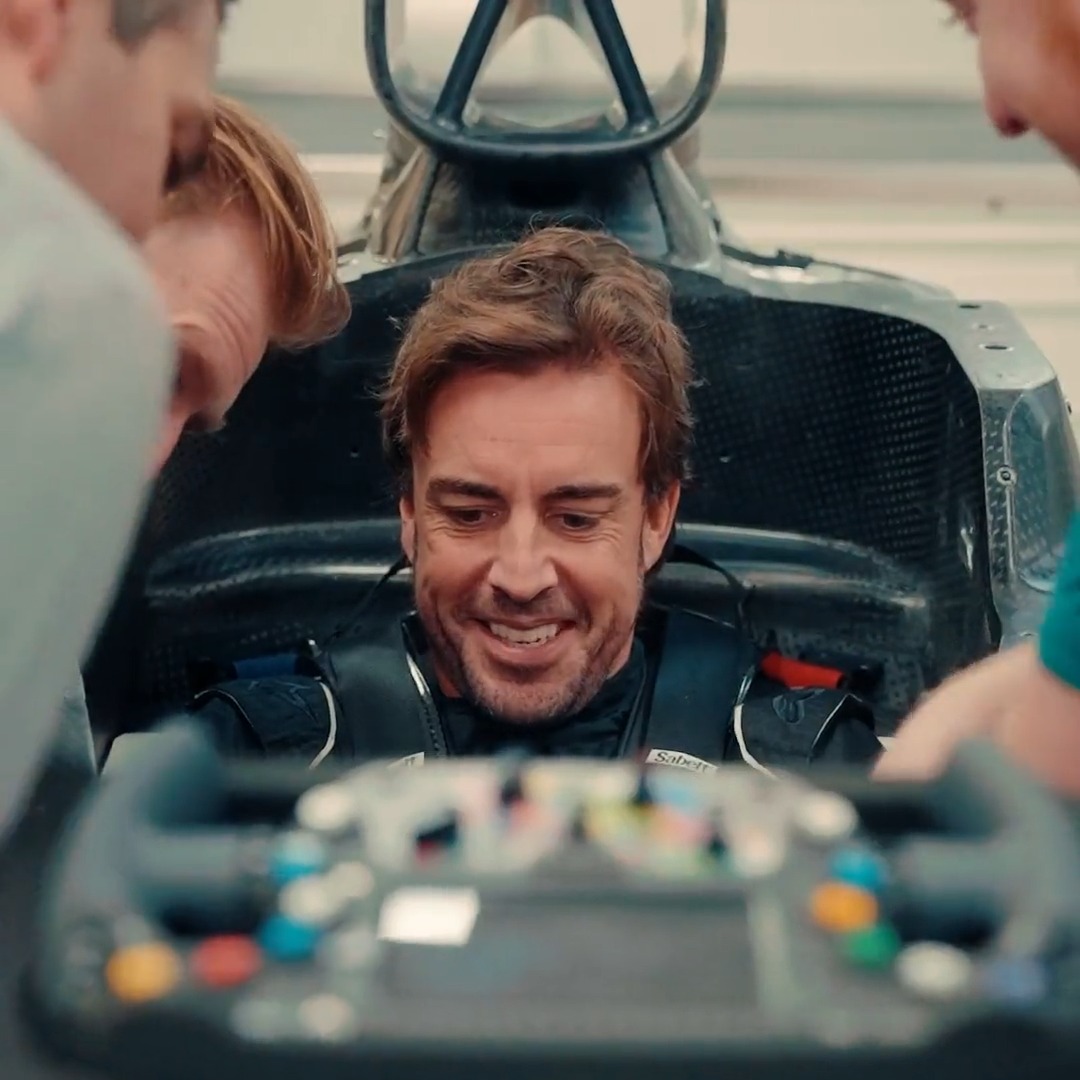 First day in green. 💚 Earlier this week, Fernando Alonso made his debut at AMF1 HQ - meeting the team, spending time in the sim and having a seat fit.