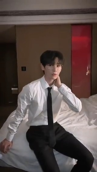 คนอะไร ทั้งน่ารักและเท่สุดๆ! ถ้าจะต้องกริ้ดดังงงๆบอกน้องนาย พวกเธอๆอยากจะบอกอะไรจ้า! สำหรับแอดอยากจะบอกว่า…รักเธอ!🤣 #RisingLand #นาย #นายINTO1 #นายท่านกรชิต #INTO1Nine #YOUKU #YOUKUThailand