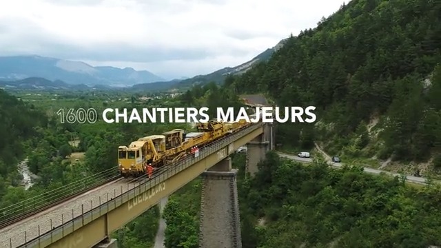 🛤️ Les cartes des chantiers ferroviaires 2023 sont en ligne ! Avec nos partenaires et pour nos clients, nous poursuivons nos efforts pour moderniser le réseau au service de tous les territoires. ➡️ Au total, 6,1 milliards d'€ sont investis dans le réseau ferré en 2023.