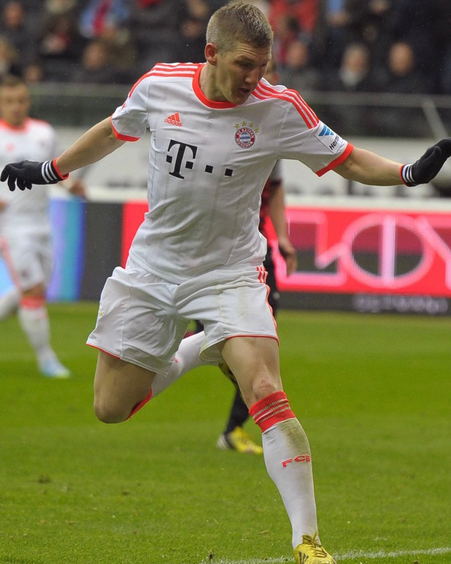 #Throwback 👀🔥 Wer erinnert sich noch an dieses Traumtor von Bastian Schweinsteiger 🆚 Frankfurt❓😎 #FCBayern #MiaSanMia #FCBSGE