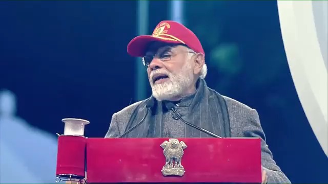 आज मां भारती की संतानों के बीच दरार डालने की कोशिश करने वालों पर देशवासियों की एकता का मंत्र भारी है।