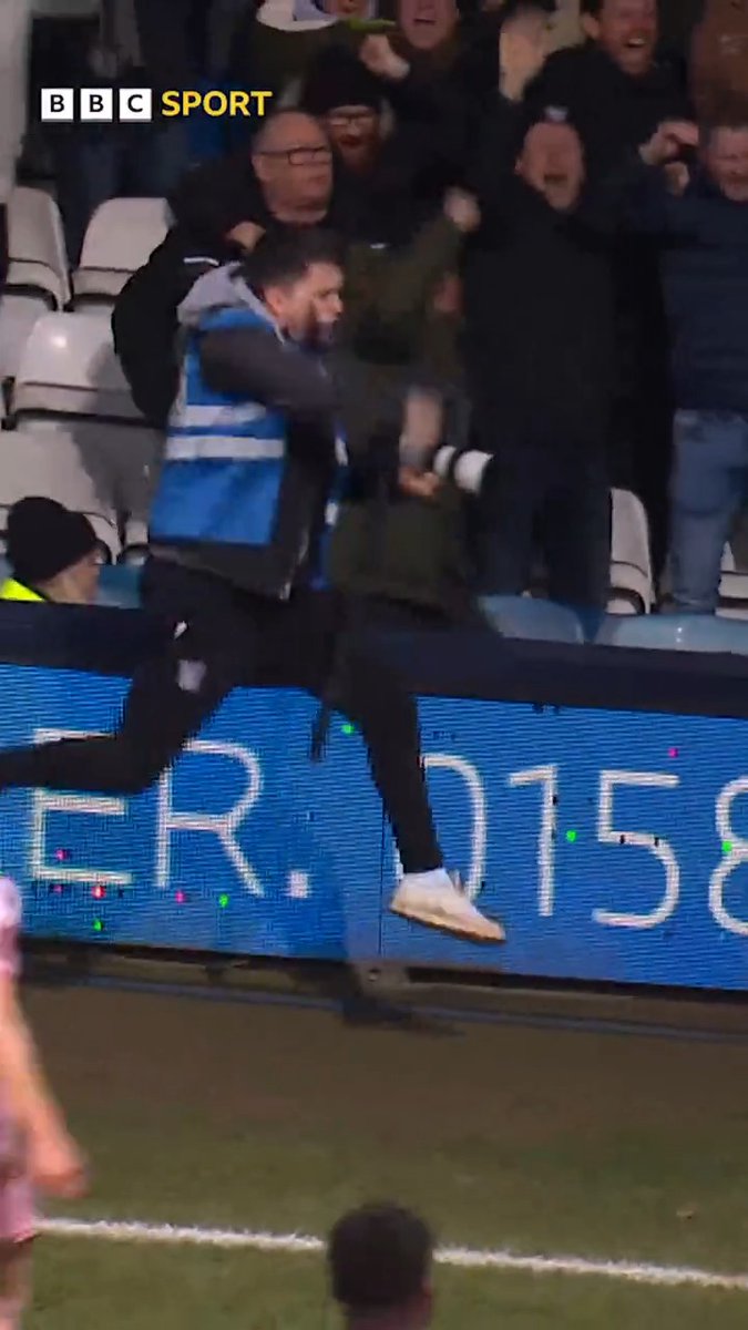 When the photographer is also a massive fan 📸😂 #FACup