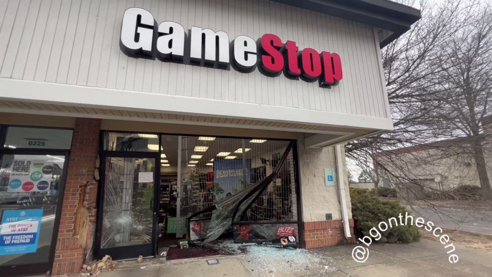 GameStop looted and building damaged last night, with a break-in around 1:30 am amidst multiple stores targeted in Memphis