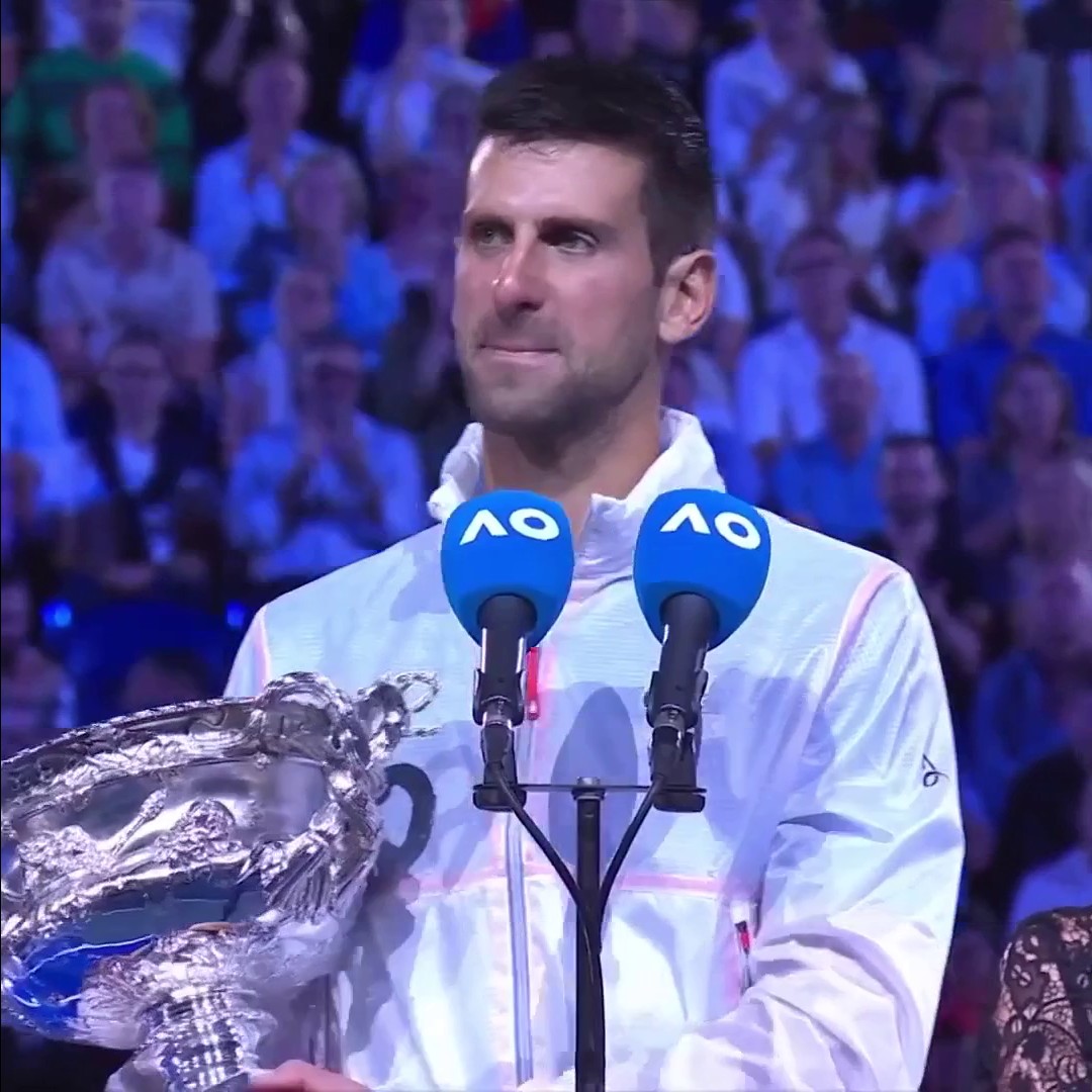 Da far ascoltare: in tutti i Paesi in tutte le scuole in tutte le palestre in tutti i campi da tennis ...a tutti i bambini. Bravo, Novak Djokovic 🫂