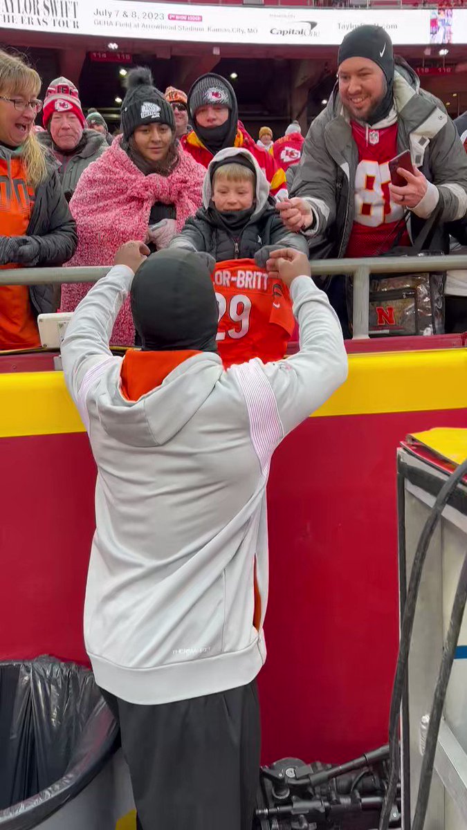 Ahead of the AFC Championship, Cam Taylor-Britt 🧃 makes a young fan’s day by signing his jersey and taking a picture with him at his first NFL game! #AFCChampionship