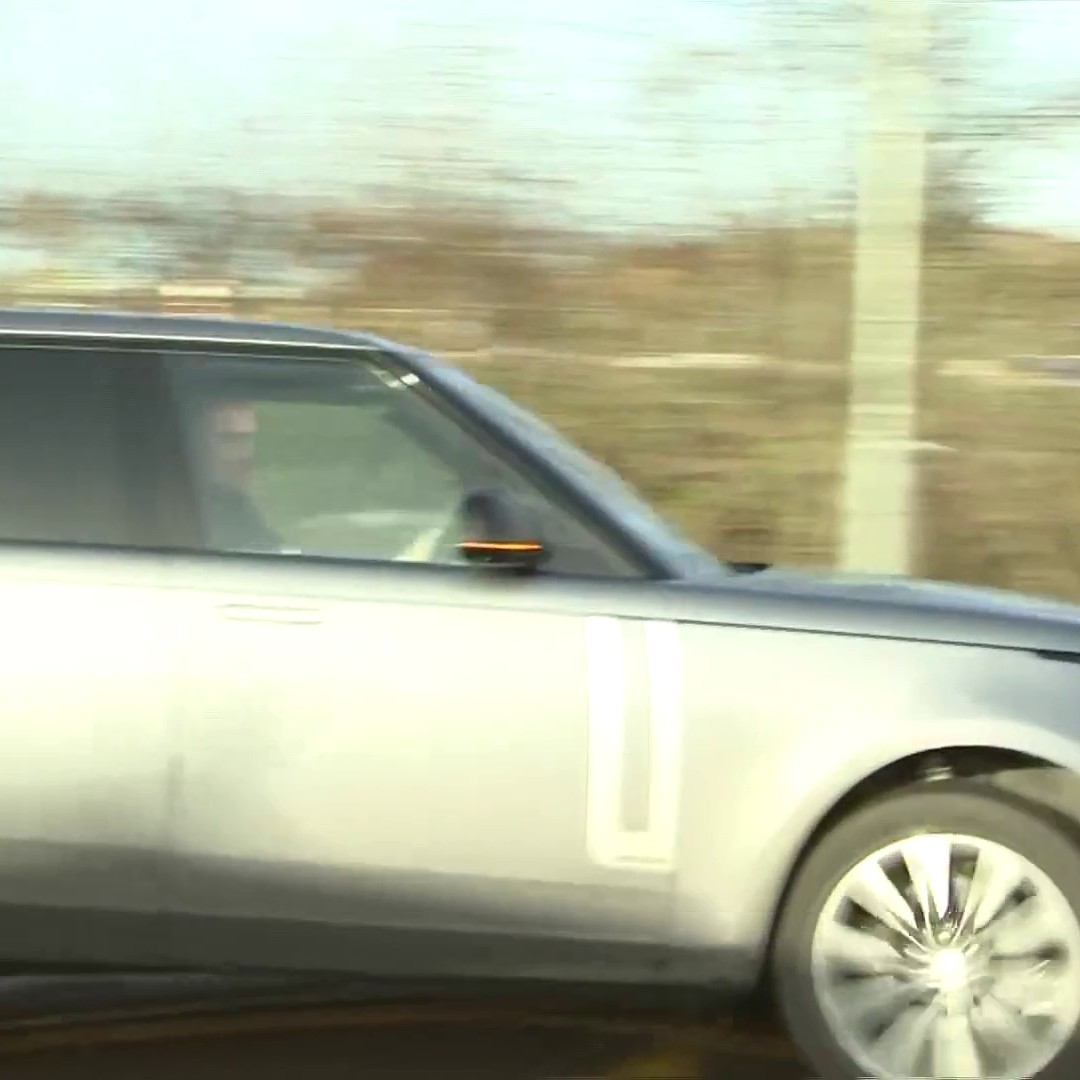 Sean Dyche arriving at the Everton training ground 🚗🔵