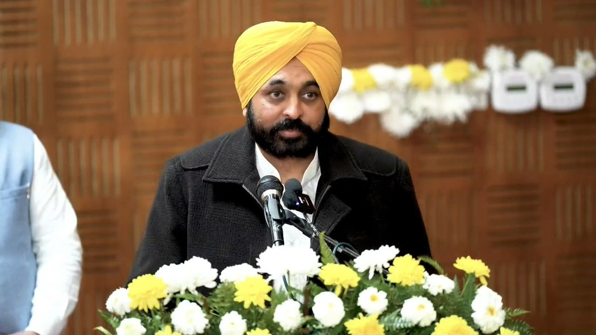 ਅਸੀਂ ਬਾਕੀ ਪਾਰਟੀਆਂ ਵਾਂਗ ਮੈਨੀਫ਼ੈਸਟੋ 'ਚ ਫੋਕੇ ਵਾਅਦੇ ਨਹੀਂ ਕੀਤੇ, ਸਗੋਂ Arvind Kejriwal ਜੀ ਦੀ ਅਗਵਾਈ 'ਚ ਪੰਜਾਬੀਆਂ ਨੂੰ ਗਾਰੰਟੀਆਂ ਦਿੱਤੀਆਂ ਸੀ..ਹੁਣ ਇੱਕ-ਇੱਕ ਕਰਕੇ ਗਾਰੰਟੀਆਂ ਪੂਰੀਆਂ ਕਰ ਰਹੇ ਹਾਂ...ਹੁਣ ਤੱਕ ਅਸੀਂ ਨੌਜਵਾਨਾਂ ਨੂੰ 26074 ਨਿਯੁਕਤੀ ਪੱਤਰ ਵੰਡ ਚੁੱਕੇ ਹਾਂ...