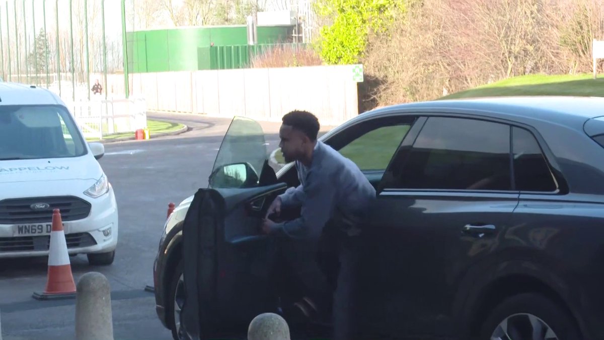 ⚪ Weston McKennie has arrived at Leeds training ground ahead of his medical!