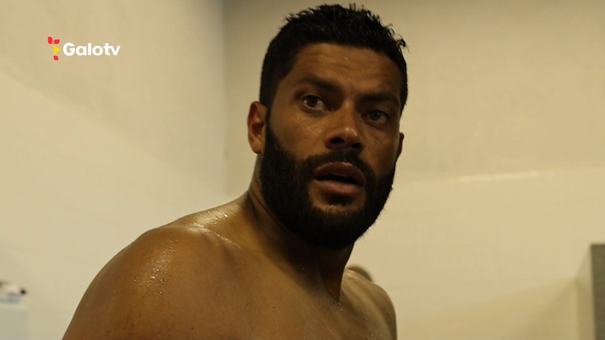 🔙 Hulk antes do jogo: 97,6 kg 🔜 Hulk depois do jogo: 91,9 kg 😅 Será que ele correu muito durante o jogo? O homem é uma máquina em campo! 💪