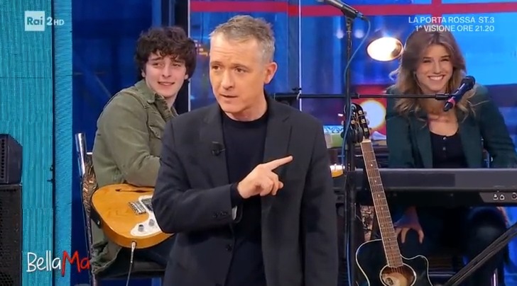 2019, Diaco vs Vira Carbone per il cellulare in studio 2023, Diaco vs Raffaella perchè "le parolacce non si dicono" #chiediscusa