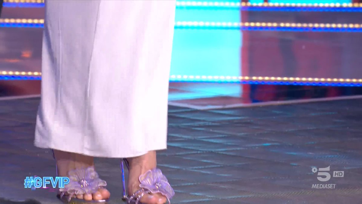 Amici di Twitter, abbiamo un messaggio per alcuni di voi. Godiamoci insieme il grande spettacolo gi #GFVIP e divertiamoci! ❤️ Giulia Salemi Alfonso Signorini