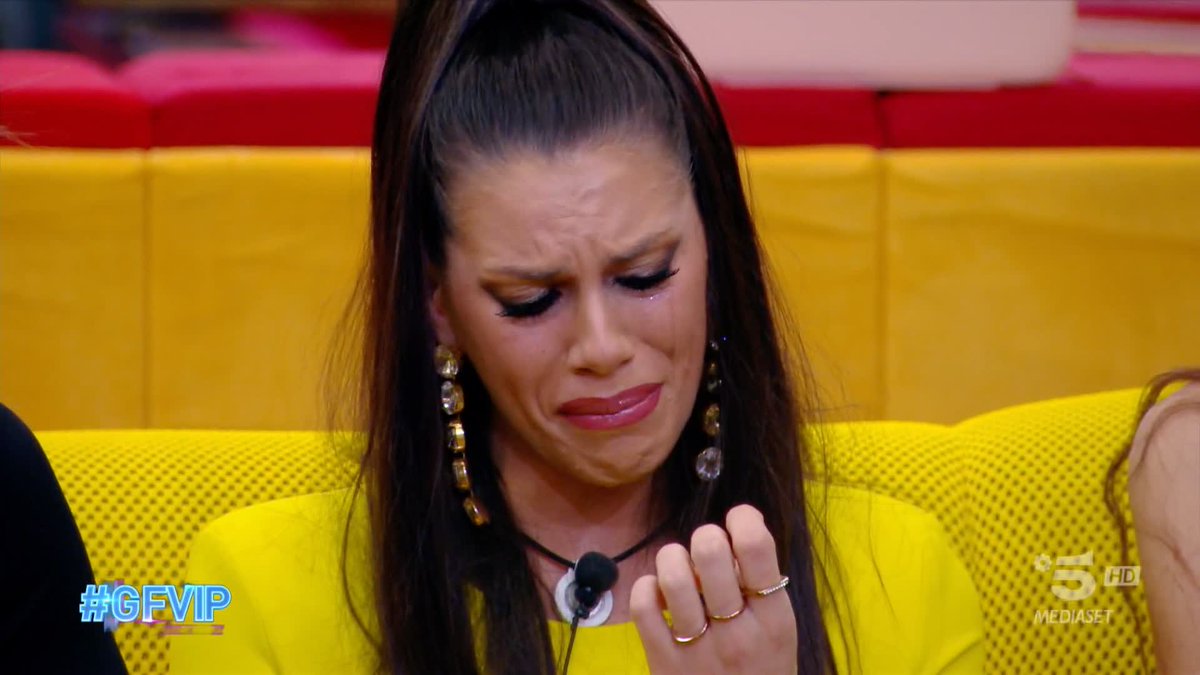 Tra Antonella ed Edoardo la distanza aumenta col passare dei tempo... tempo per un chiarimento? #GFVIP