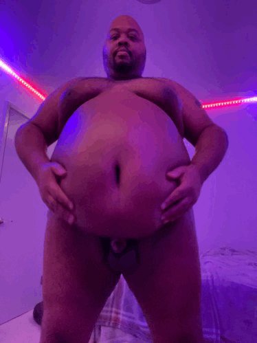 Mesmerizing isn’t it? Full video and pics here: #blkhole420 #gainer #bigbelly #bigboy #weightgain #gaychub #bellybutton #grommr