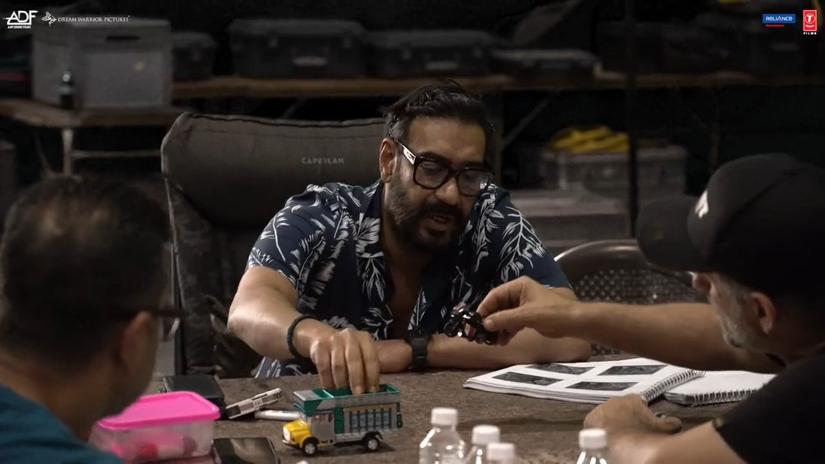Glimpse of the action from #BholaaTeaser2. #BholaaIn3D #BholaaOn30thMarch #SetsOfBholaa #Tabu #VineetKumar Sanjay Mishra Gajraj Rao #DeepakDobriyal