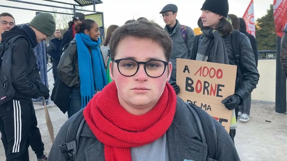 Romain, élève de terminale, explique les raisons de la mobilisation des élèves de Joliot-Curie à #Aubagne ⬇️ #ReformesDesRetraites #Retraites