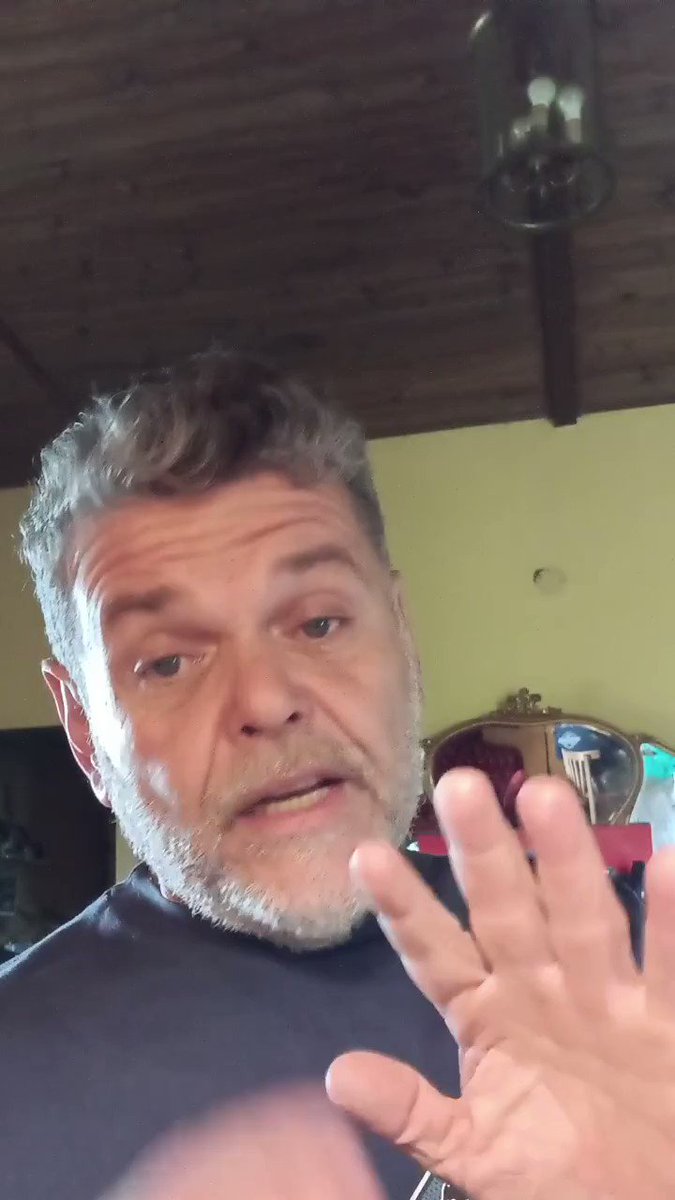 Paremos con la mierda de genero. Maurio un nene y no puedo parar de tener dolor y malos pensamientos. Mandar a los gauchitos besuqueros,en medio de Cosquin,fue un golazo para que lode jones Huala se diluya.
