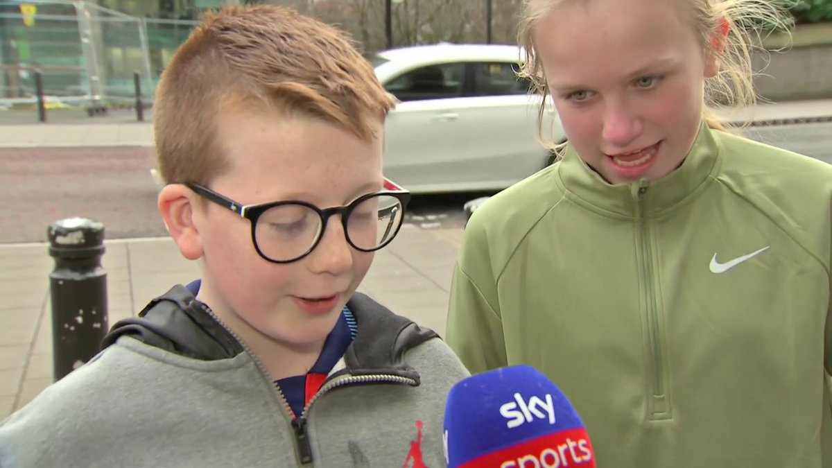 🗣️ “They’re better than Man U. Man U are rubbish and I think Newcastle can win the Premier League next season.” This young Newcastle fan is confident of success in this years Carabao Cup. 😂