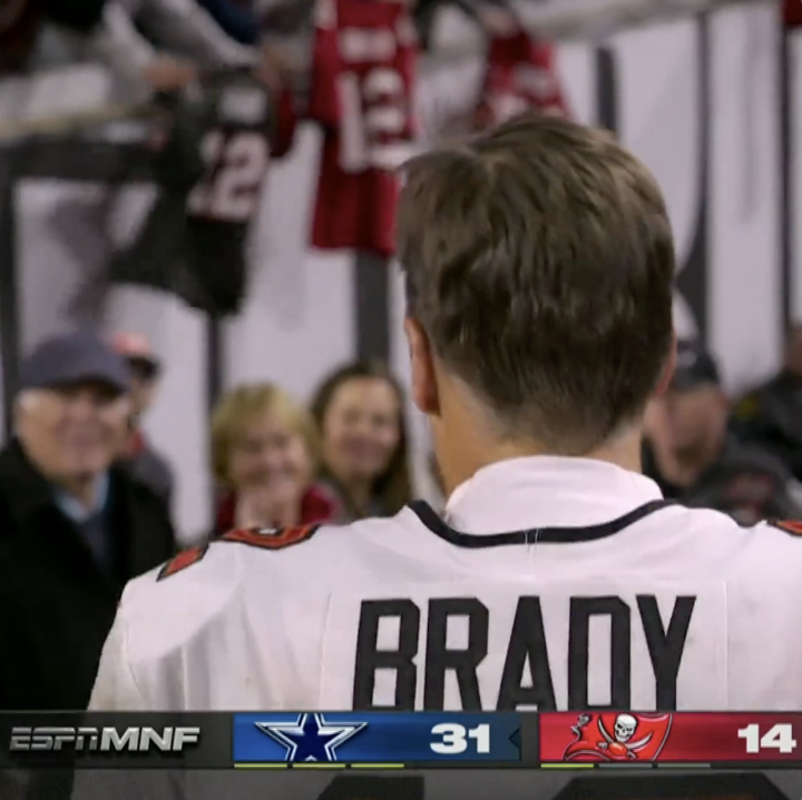 Before Tom Brady left the field for the final time, he made sure to kiss his mom and dad 🥰 What a moment.