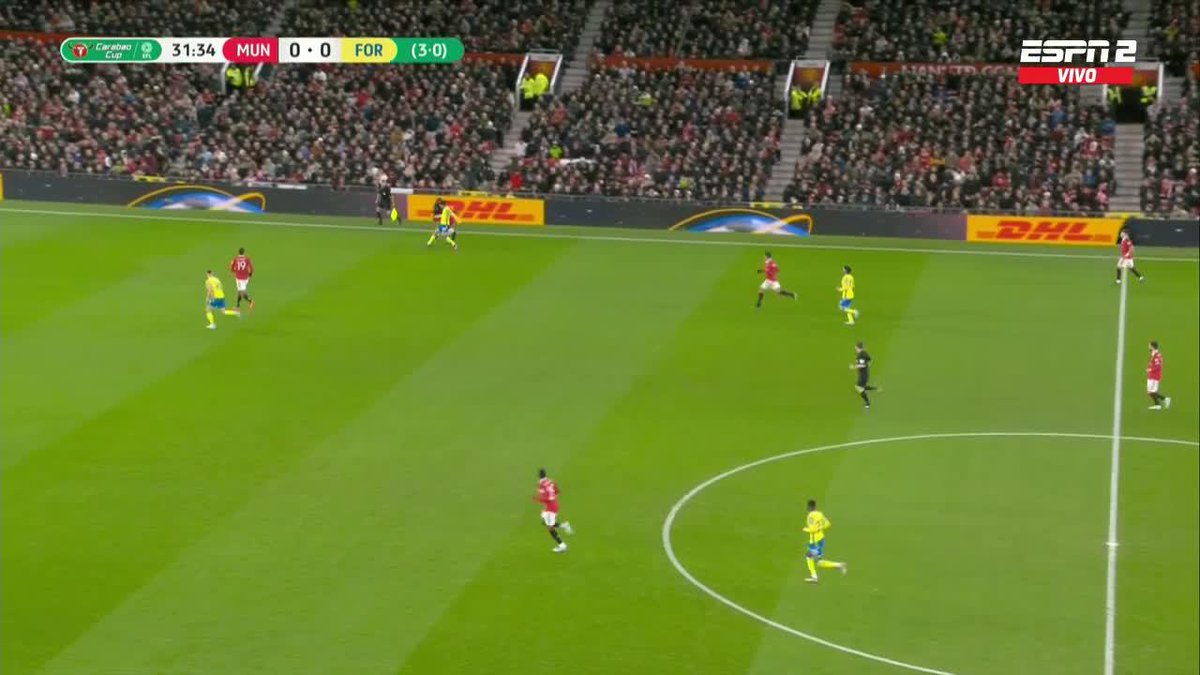 🏟️🇦🇷 Lisandro sale jugando con mucha clase y suena “ARGENTINO, ARGENTINO” en Old Trafford.
