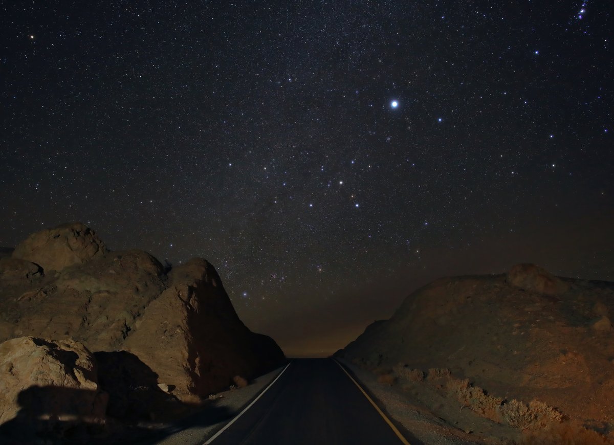 🔭 Know what’s happening in the February sky (aside from that #comet)! Here's how to spot the Auriga constellation, a couple of star clusters, and Jupiter and Venus converging: