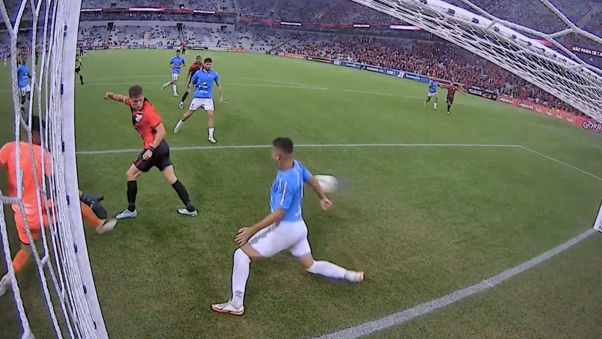 ⚽️🔴⚫️ GOLAÇO dos gringos! Arriagada fez de letra na estreia! 🎥 #Athletico #Paranaense2023