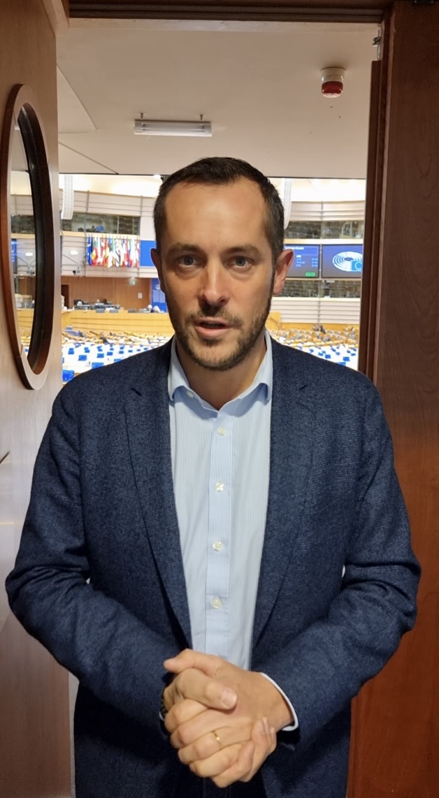 Sur demande d’Éric #DupondMoretti, le Parlement européen vient de lever mon immunité parlementaire. Ce qu’on me reproche ? Avoir dénoncé la construction d’une mosquée monumentale avec minaret et école coranique près d’Évreux. Comptez sur moi pour me battre devant la justice.