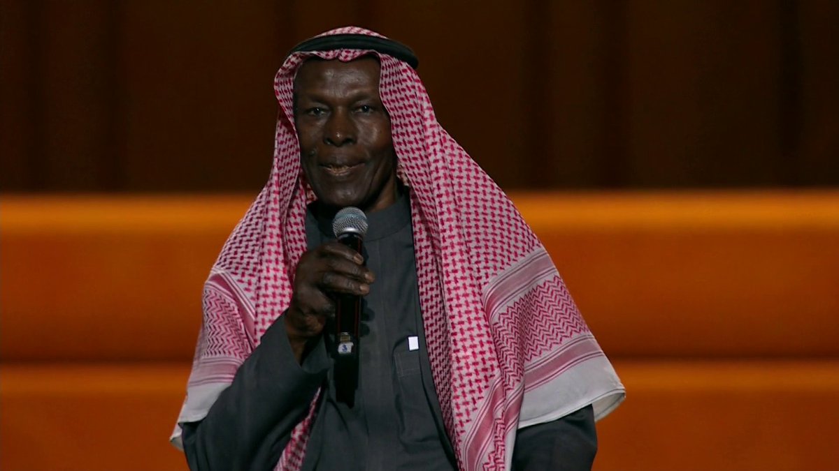 هذه القامات الإعلاميةالتي تحترم اللغة وتتقن مخاطبة الجمهور بلسانٍ عربي سليم،هؤلاء الأعلام الذين مروا بتاريخ مشرق في الإذاعة والتلفزيون،وتعودت حينها أذننا على سماع العربية الفصحى الجميلة نطقًا وتعبيرًا وفصاحة وبيانًا.جيل احترم هويته فبقي في ذاكرة التاريخ.
