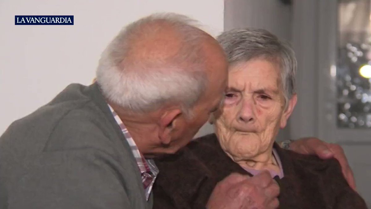 Doce años esperando plaza en una residencia para su mujer con alzheimer: "He pensado en quitarme de enmedio". Cecilio Hernández lanza una llamada de socorro para que le ayuden con su mujer, enferma de alzheimer, y a la que atiende día y noche.