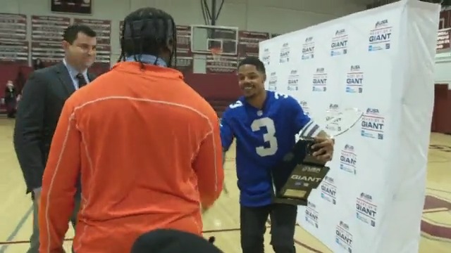 London Robinson of St. Peter's Preparatory in Jersey City is "a leader on and off the field" and this year's Hospital for Special Surgery (HSS) Heart of a Giant Award winner 💙 📰:
