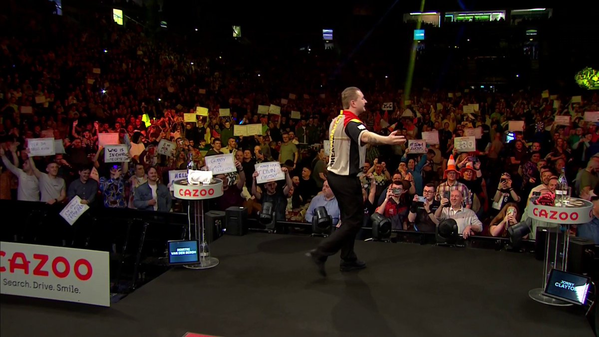 That dancing from Dimitri Van den Bergh 😂🕺