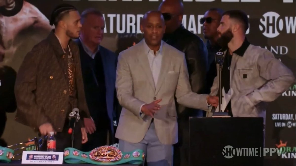 ‼️ David Benavidez and Caleb Plant getting seriously heated as they exchange words at the first press conference ahead of their fight on March 25th… [🎥 Showtime Boxing (Roblox)]