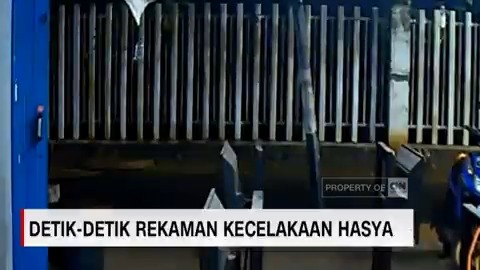 CNN Indonesia berhasil memperoleh rekaman detik-detik kecelakaan maut yang menimpa mahasiswa ui, Hasya Atalla Saputra di Jalan Srengseng Sawah, Jagakarsa. Pada rekaman CCTV terlihat korban jatuh karena menghindari motor lain yang berhenti di depannya.