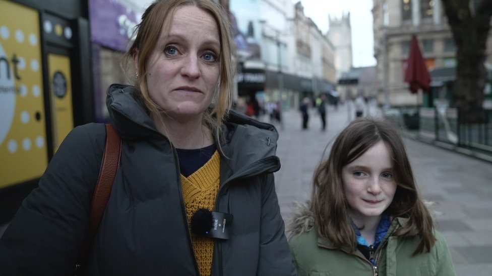 BBCニュース - イギリスで教師30万人がスト 子供たちと親の反応は？