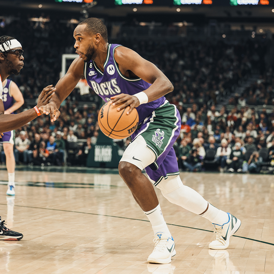 Khris making the most of his minutes. 16 PTS | 7 REB | 2 AST