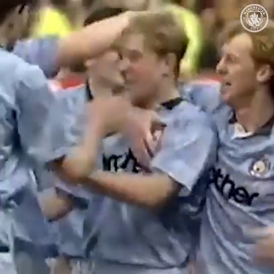 #OnThisDay in 1990, Ian Brightwell's outstanding strike stunned Old Trafford! 🚀