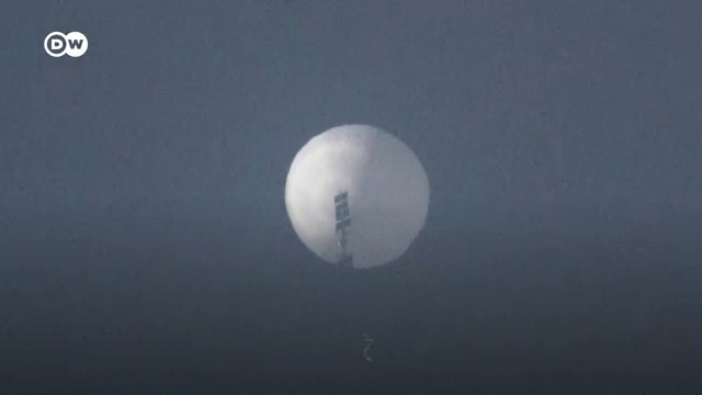 美国🇺🇸北部上空观测到一个疑似来自中国🇨🇳的“侦察气球”，虽其收集情报的价值有限，但在美国国务卿布林肯访华前夕发现侦察气球，对双方本已紧张的关系带来冲击。