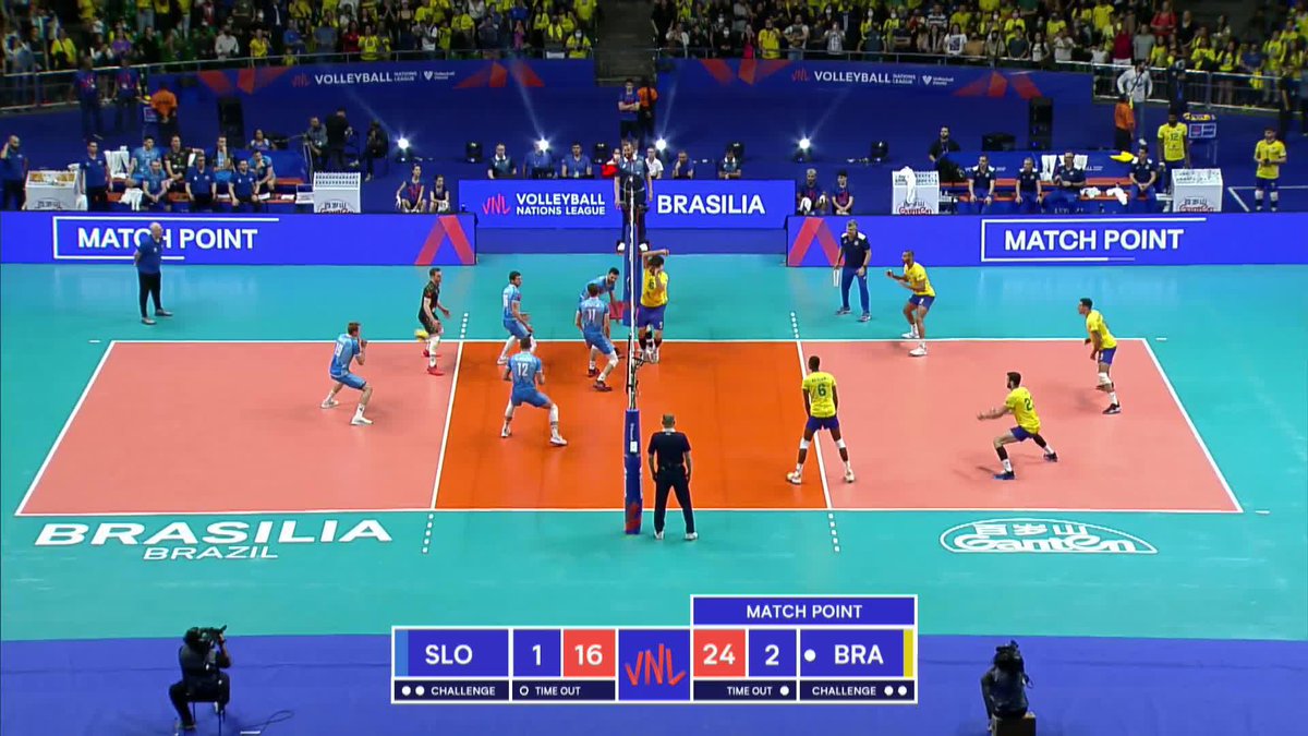 #FlashbackFriday: 🇧🇷 🆚 🇸🇮 At the 2022 VNL, Brazil was pushed to the edge by Slovenia but managed to win it in 4 sets behind Alan's 18 point performance. 📰 #VNL2023 info: 📺 Full match replays of the VNL on VBTV. 🏐 #volleyball