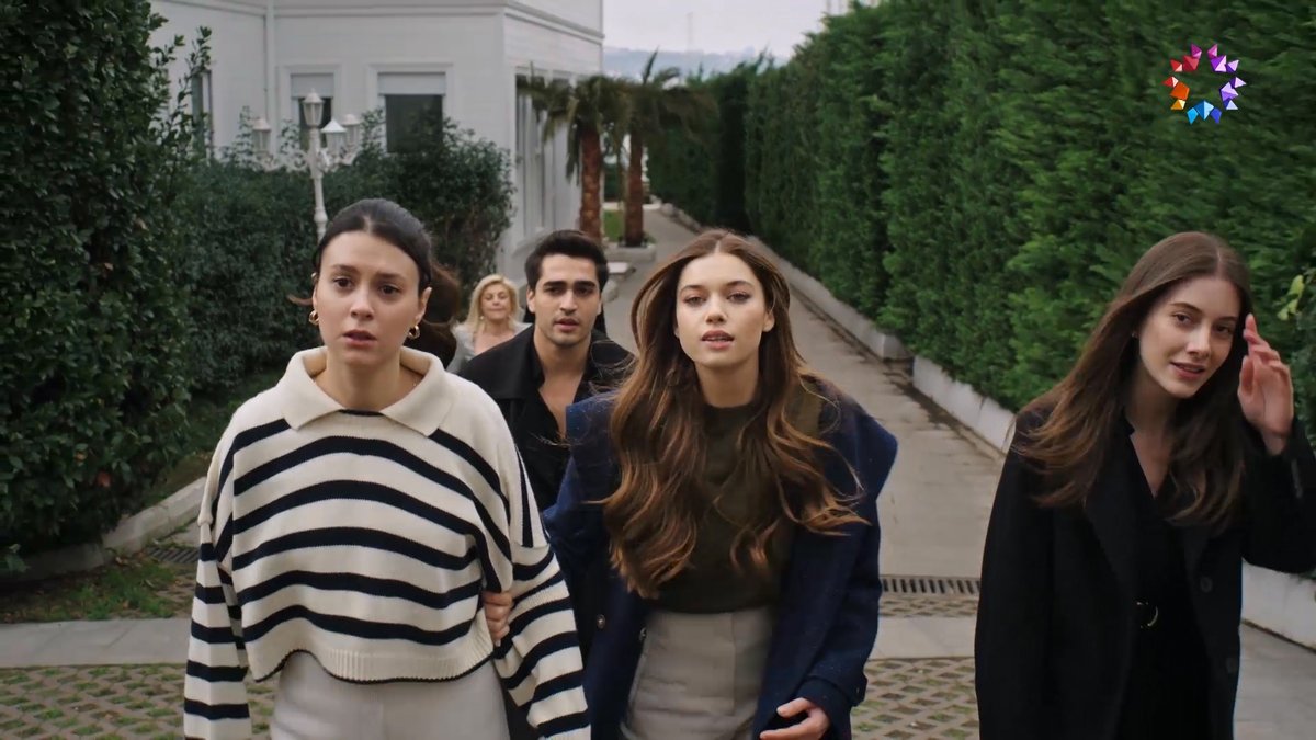 "Kendin mi gidersin yoksa ben mi göndereyim dedim, değil mi?" #YalıÇapkını yeni bölümüyle STAR TV’de devam ediyor. #YalıÇapkını bir OGM Pictures yapımıdır.
