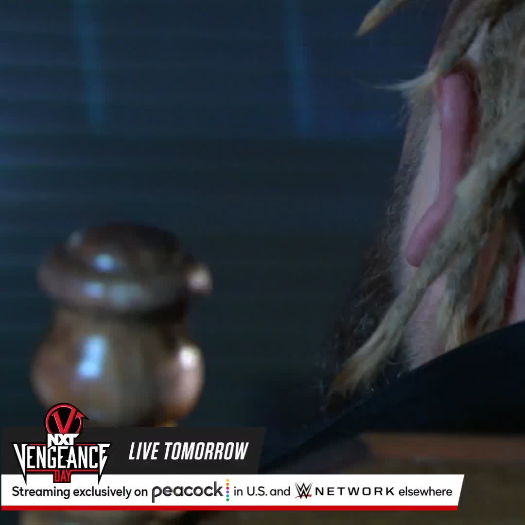 WHAT IS HAPPENING? 😳 #BrayWyatt and Uncle Howdy clearly aren't done yet... #SmackDown