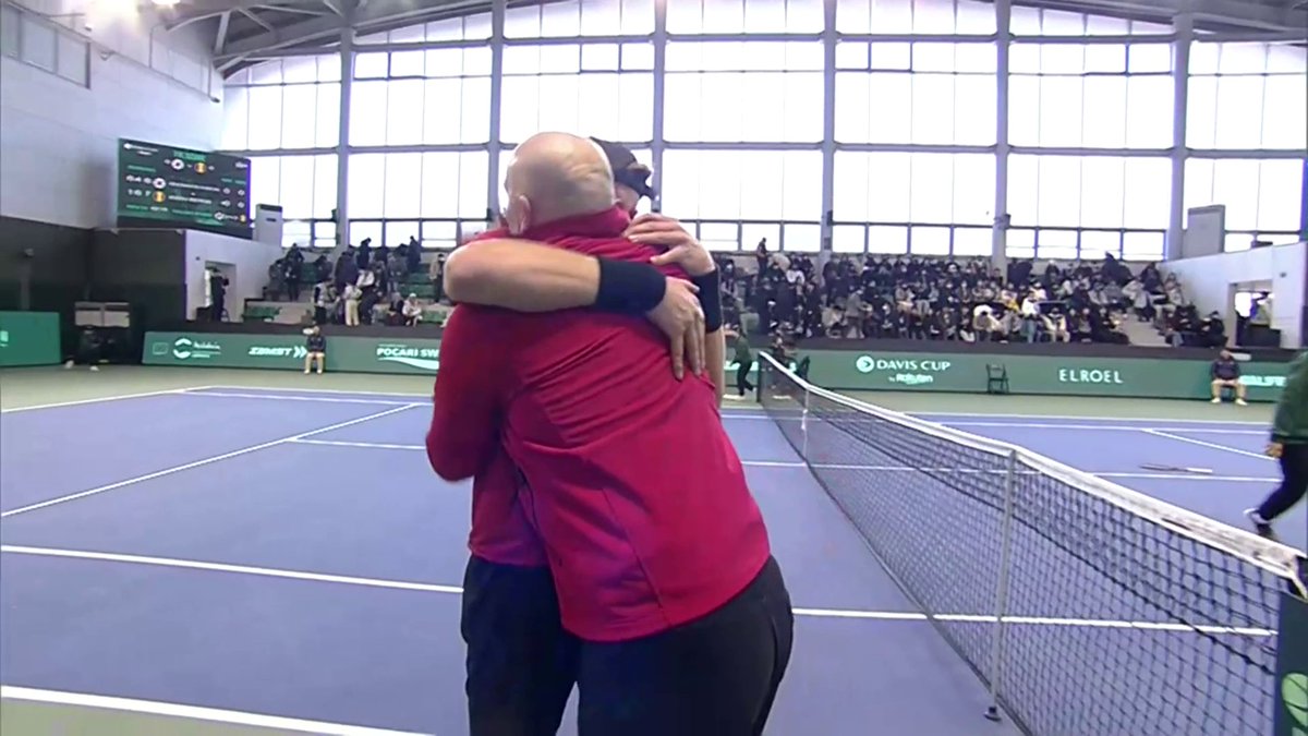 Comeback King 👑 Zizou Bergs makes it 1-0 for Belgium with a 1-6 6-4 7-6(6) win over Kwon. #DavisCup | @DavisCupBelgium