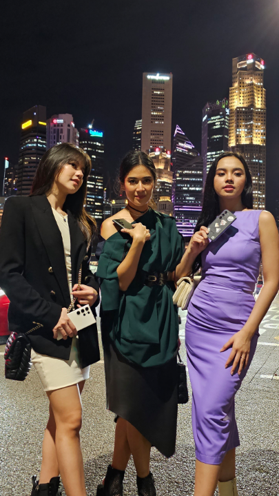 Cheers to #ShareTheEpic moments our #TeamGalaxy with 200MP Nightography camera of #GalaxyS23 Series 5G! Shout out to Lyodra, Dian Sastro, and Vonzy. We lOOOve it! Pre-order worth up to Rp. 7.5mio: Guess what #GalaxyS23 Series 5G is good at? Reply below!