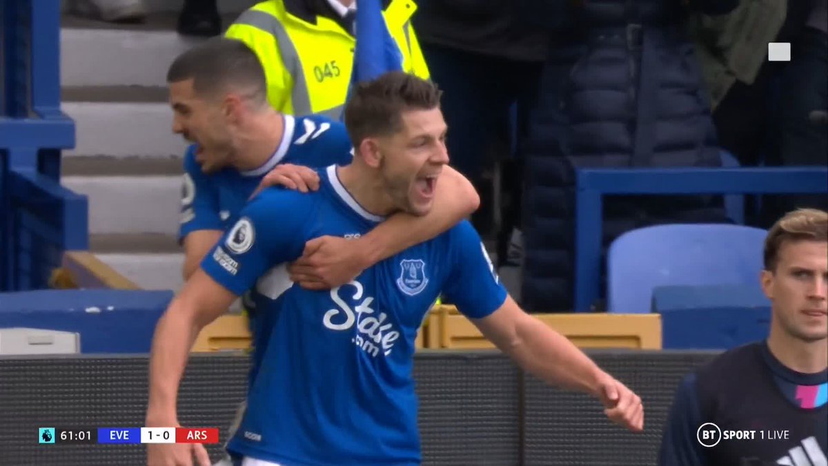 TARKOWSKIIIII!! 🤩 The Sean Dyche era is up and running at Goodison Park as league leaders Arsenal go 1-0 down... 😳 #EPL