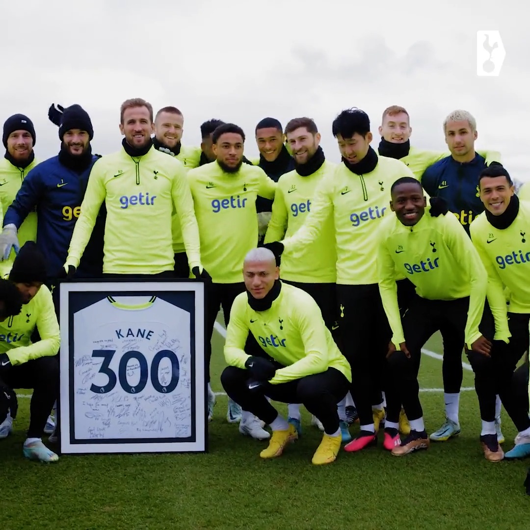 Harry Kane recently reached 300 Premier League appearances! 👏 This morning, Harry Kane was presented with a signed shirt by the first team squad to celebrate his achievement!