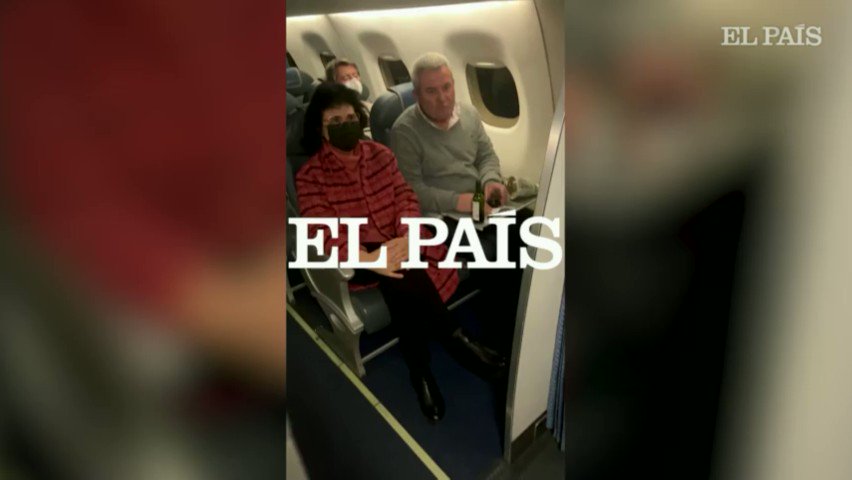 ✈️ “El vuelo de hoy es muy especial para dos personas que van entre todos ustedes, pero aún lo es más para mí”. Los destinatarios de este mensaje, que ha conmovido las redes, eran los padres del piloto