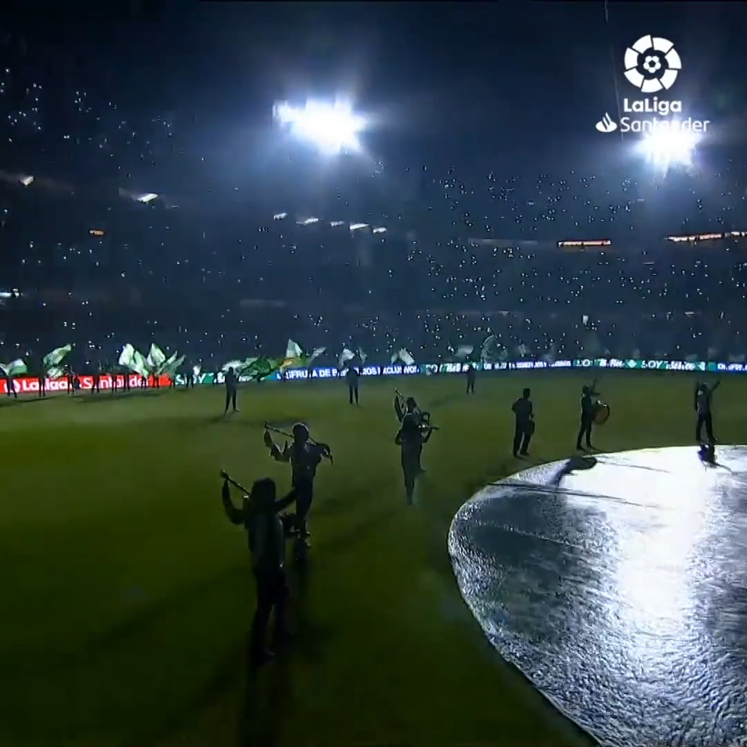 ๐ผ๐ฅ๐ ยก'Me quedo contigo' como nunca la habรญas escuchado! #LaLigaHighlights