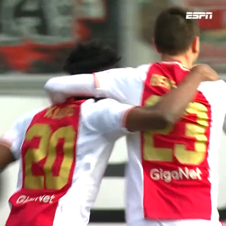 Schitterende actie van Mohammed Kudus, Steven Berghuis knikt de 0-2 binnen voor Ajax! 👏 #CAMAJA