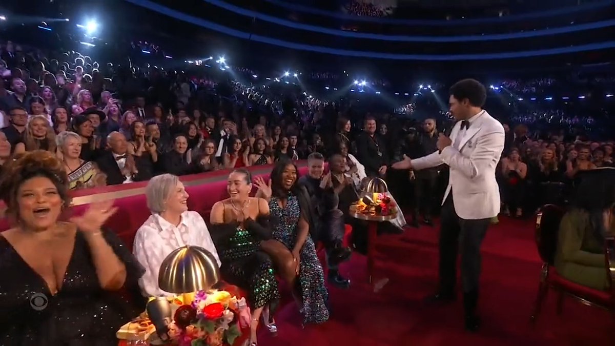 #GRAMMYs night wouldn’t be possible without the fans! 🎤