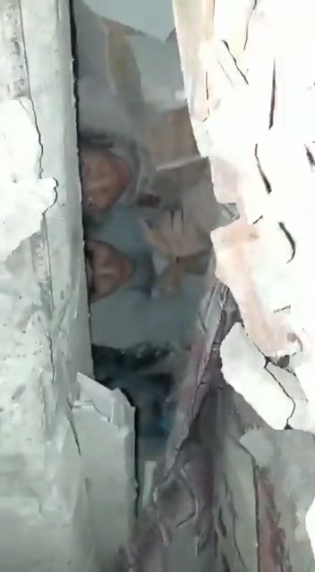 Amed’te çok sayıda kişi enkaz altında